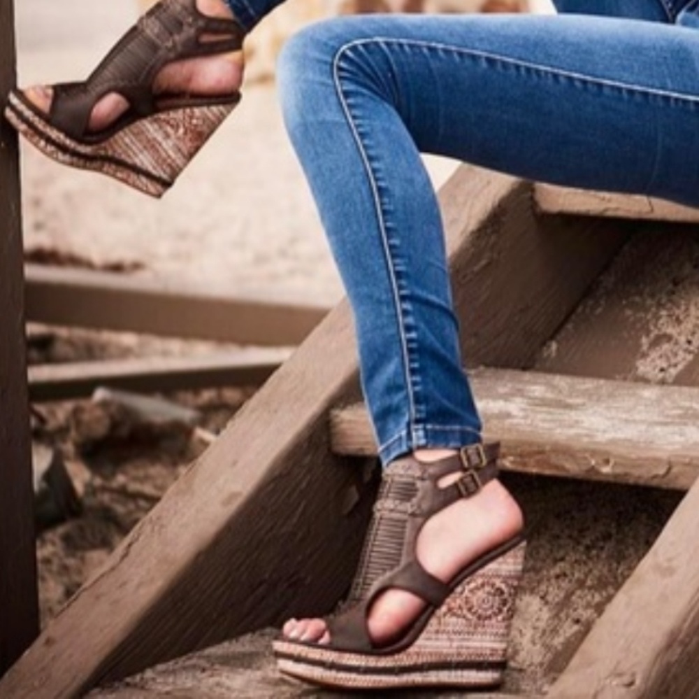 **ISO** Solitaire Two Tone Wedge PLZ SHARE!!!